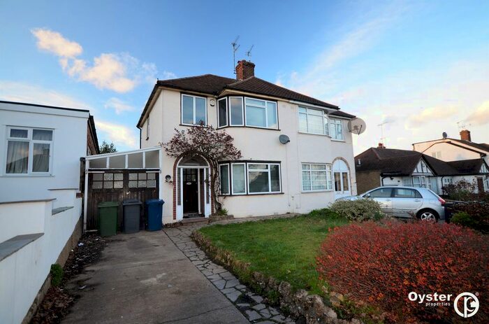 3 Bedroom Semi-Detached House To Rent In Russell Lane, London, N20