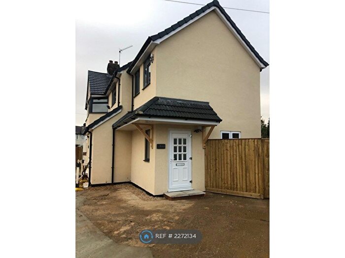 3 Bedroom Flat To Rent In Oatlands Drive, Slough, SL1