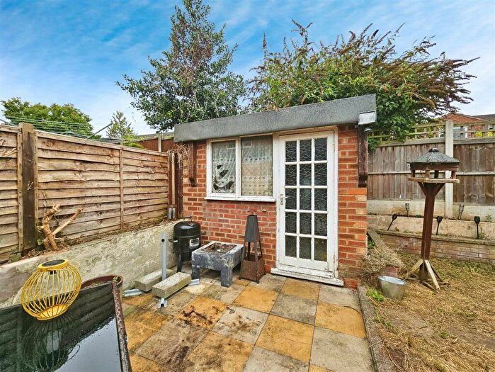 4 Bedroom Detached House For Sale In Sydney Close, Mickleover, Derby, DE3