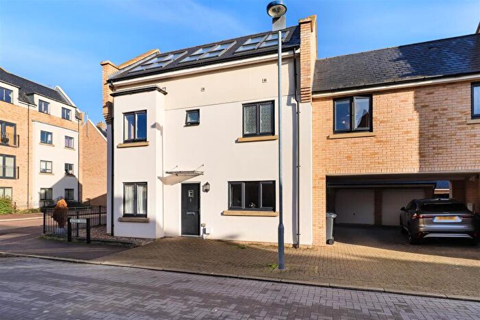 4 Bedroom Link Detached House For Sale In Aster Way, Cambridge, CB4