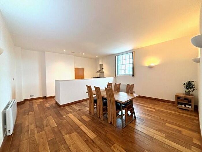 2 Bedroom Flat To Rent In Lowgate, Hull, HU1