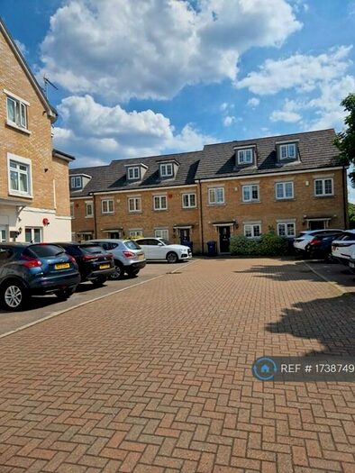 3 Bedroom Terraced House To Rent In Brownlow Close, Barnet, EN4
