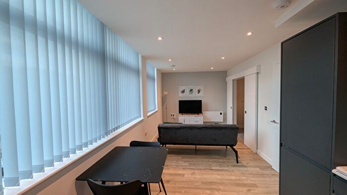 1 Bedroom Flat To Rent In Paragon House .A, Seymour Grove, M16