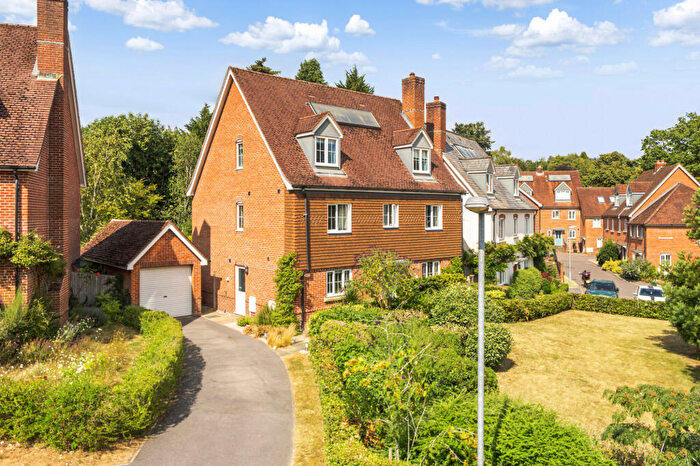 5 Bedroom Detached House For Sale In Meadowlands Drive, Haslemere, GU27