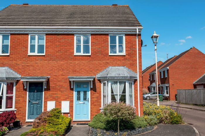 2 Bedroom End Of Terrace House To Rent In Watermead, Aylesbury, HP19