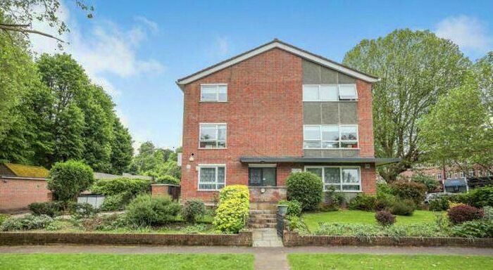 3 Bedroom Maisonette To Rent In Main Avenue, Northwood, HA6