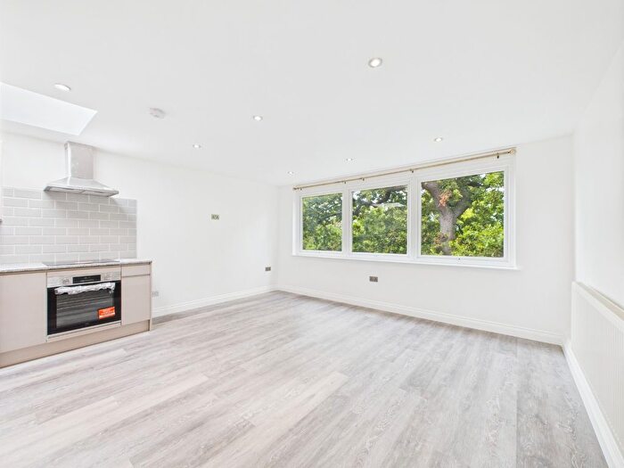 1 Bedroom Flat To Rent In Brackenhill Close, Bromley, BR1