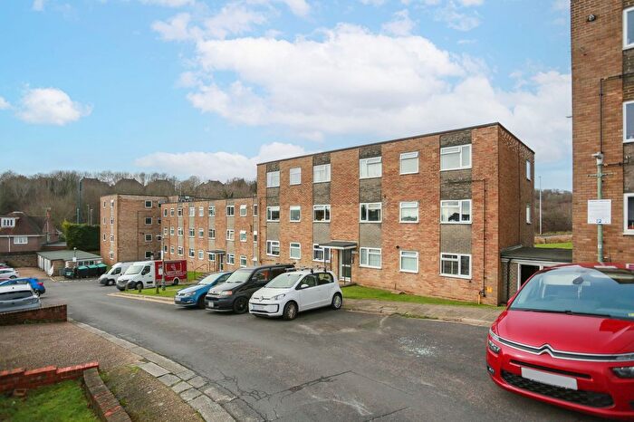 2 Bedroom Flat For Sale In Windsor Close, Hove, BN3