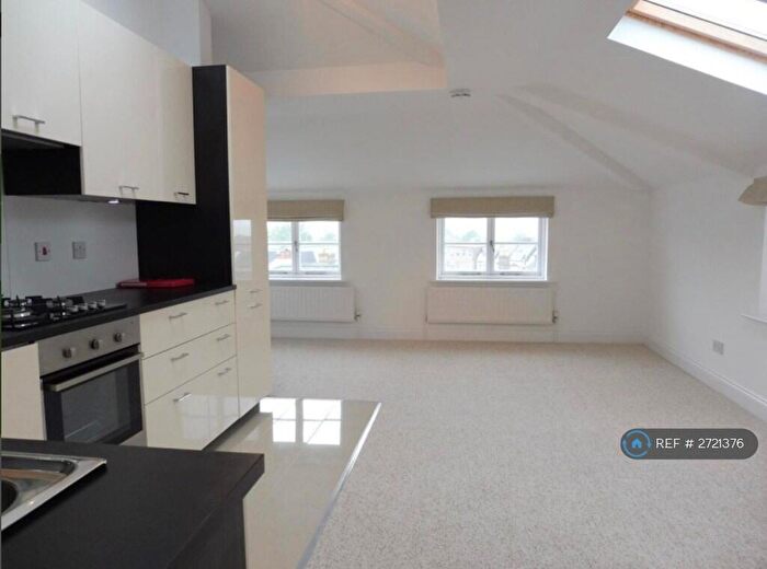 2 Bedroom Flat To Rent In Adyar House, Southampton, SO15