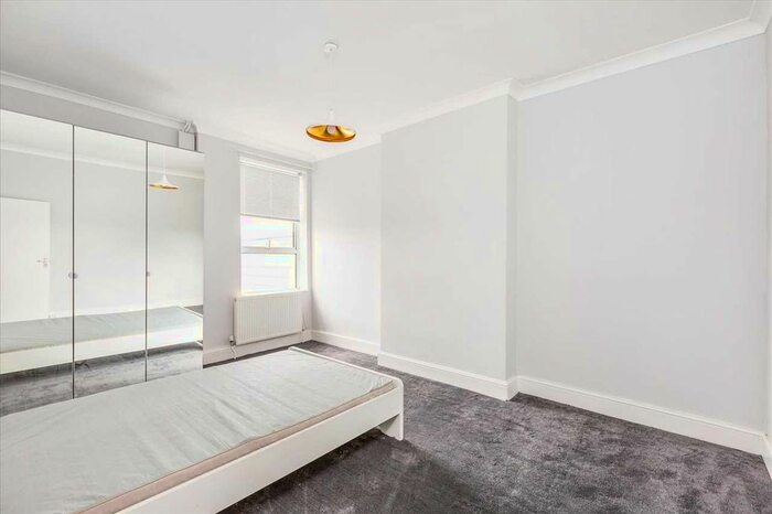 3 Bedroom Flat To Rent In Upper Tooting Road, London, SW17