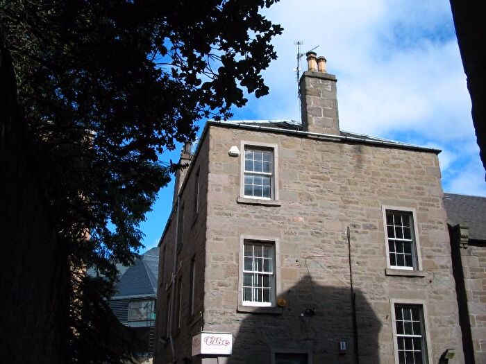 3 Bedroom Flat To Rent In Nethergate, City Centre, Dundee, DD1