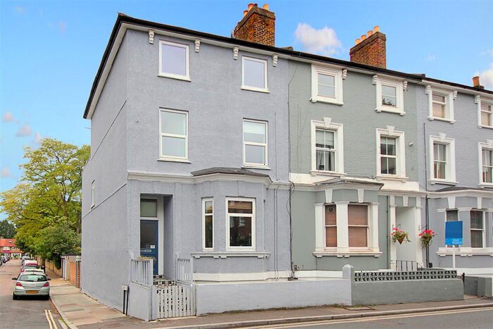 2 Bedroom Flat To Rent In Hampton Road, Hampton Hill, Hampton, TW12