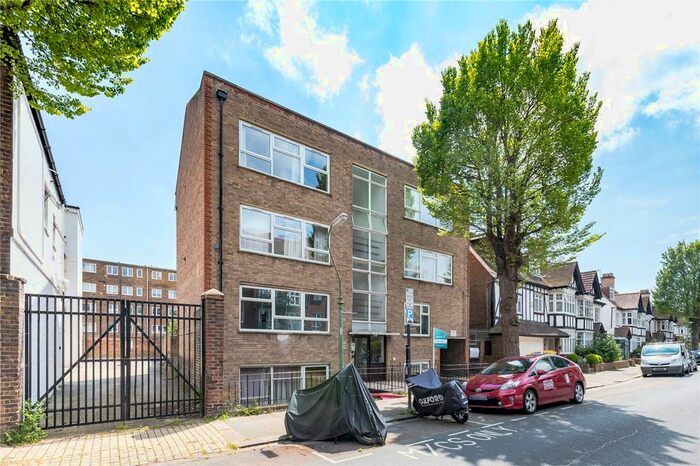 2 Bedroom Flat To Rent In Foster Court, Hove, BN3