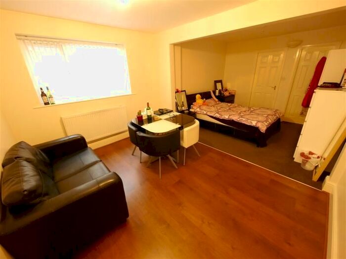 1 Bedroom Flat To Rent In Devon Road, Leeds, LS2