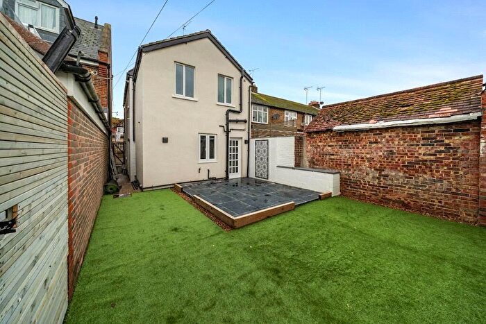 3 Bedroom Detached House To Rent In Valebridge Road, Burgess Hill, West Sussex, RH15