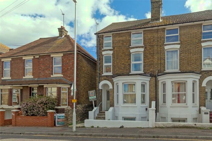 1 Bedroom Apartment To Rent In Park Road, Sittingbourne, Kent, ME10