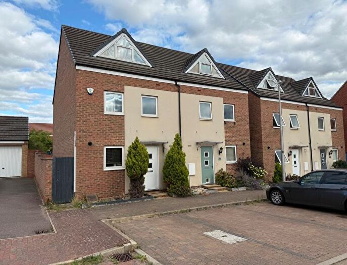 3 Bedroom Semi-Detached House To Rent In Eaton Hall Crescent, Broughton, MK10