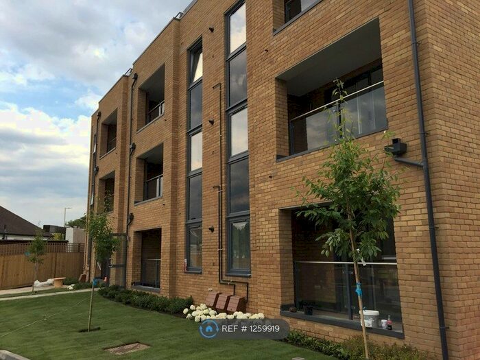 2 Bedroom Flat To Rent In Dome Mews, Watford WD25