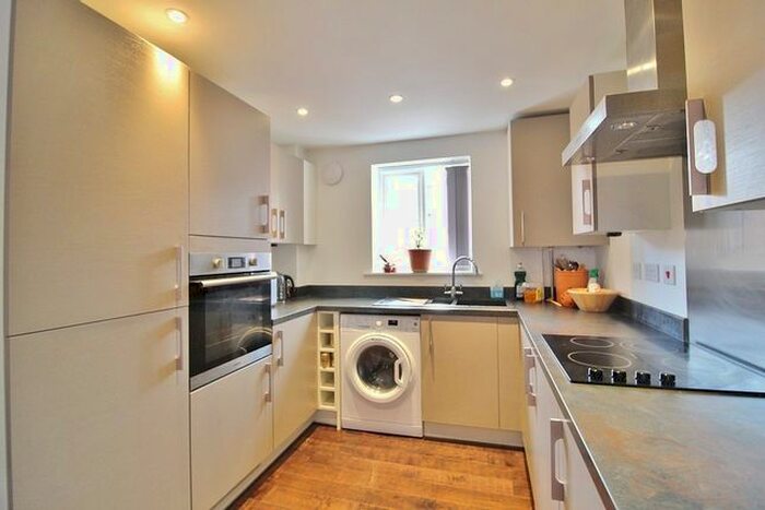 2 Bedroom Flat For Sale In Grainger Street, Waterlooville, PO7