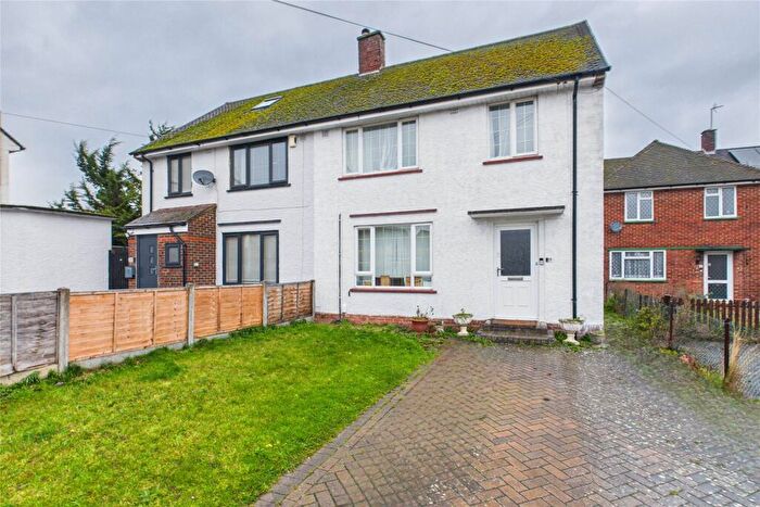 3 Bedroom Semi Detached House To Rent In Lincoln Road, Maidenhead, Berkshire, SL6