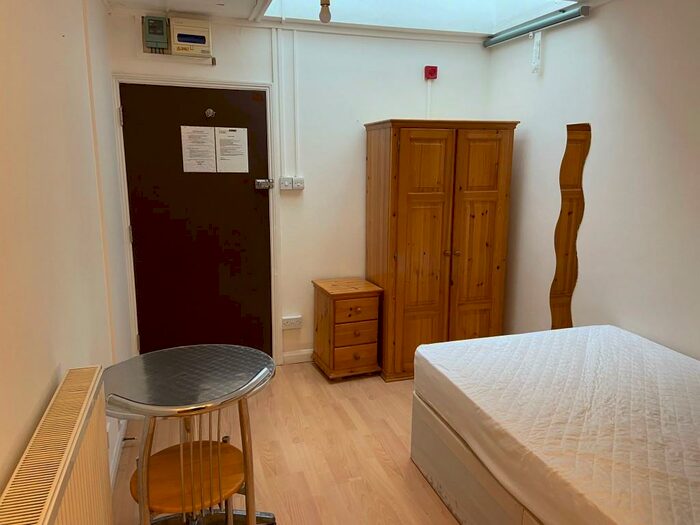 Studio To Rent In Langtry Walk, London, NW8