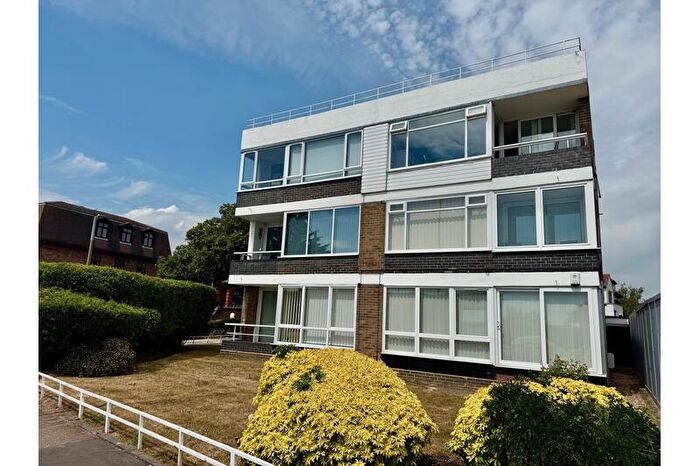2 Bedroom Flat To Rent In Chalkwell Avenue, Chalkwell, Westcliff-on-Sea, SS0