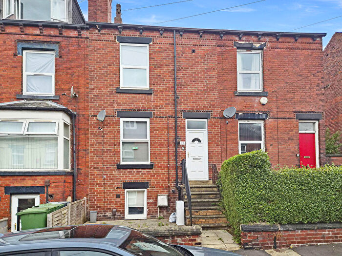 6 Bedroom Terraced House For Sale In Beechwood View, Leeds, LS4
