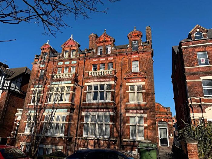 2 Bedroom Flat To Rent In Castle Hill Avenue, Folkestone, CT20