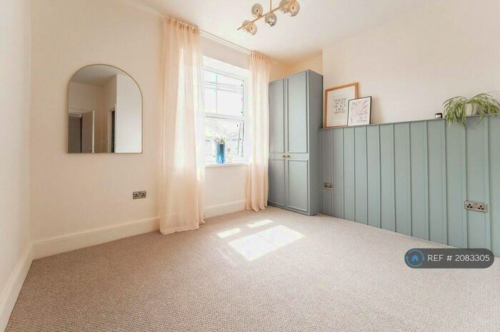 1 Bedroom Flat To Rent In Lowtown, Pudsey, LS28