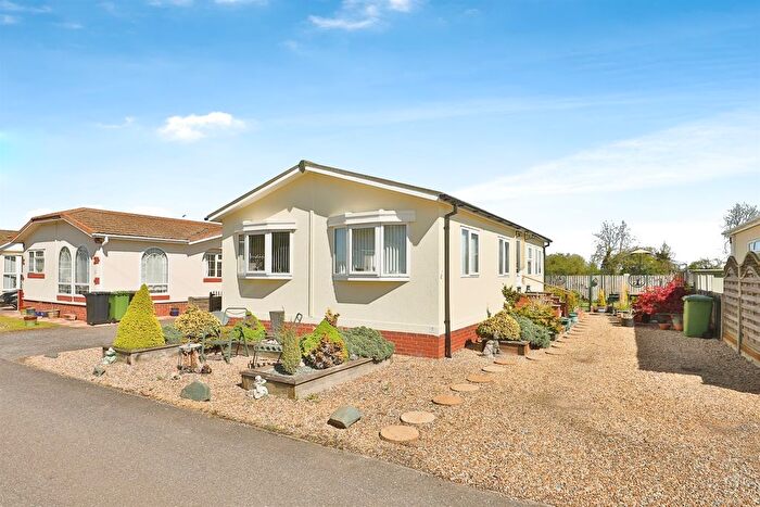 2 Bedroom Mobile/park Home For Sale In Plumtree Mobile Home Park, Marham, King's Lynn, PE33