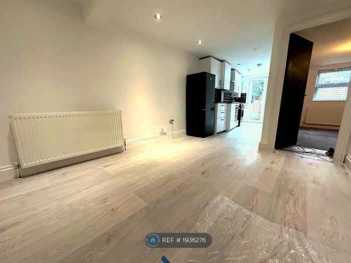 2 Bedroom Flat To Rent In Elswick Road, London, SE13