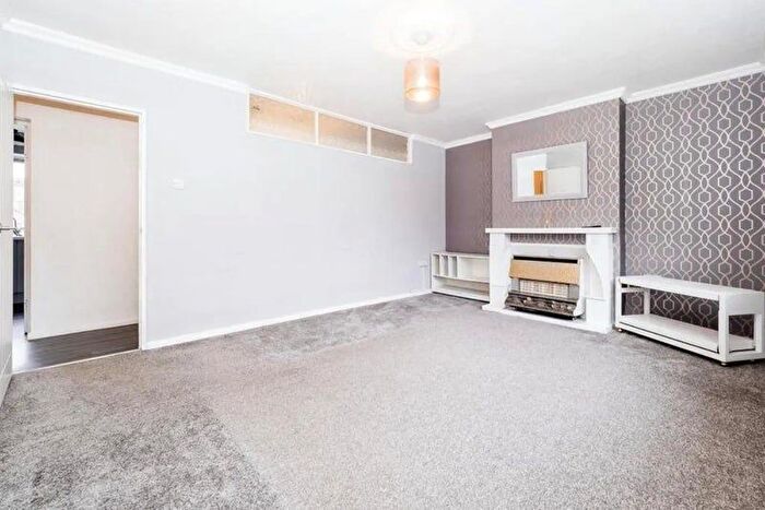 3 Bedroom Flat To Rent In Cranbrook Road, Ilford, IG6