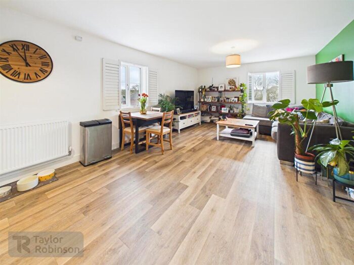 2 Bedroom Apartment For Sale In Forge Wood, Crawley, RH10