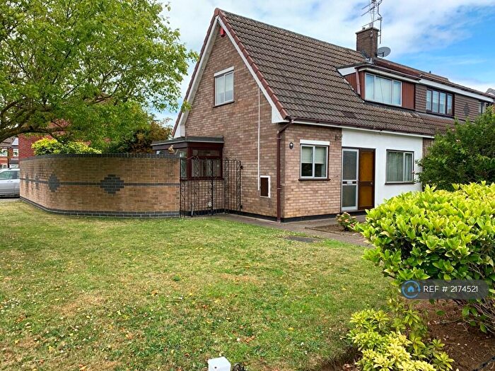 3 Bedroom Semi-Detached House To Rent In Ravenfield Road, Doncaster, DN3