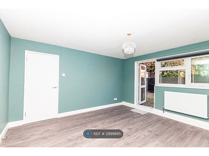 1 Bedroom Flat To Rent In Invermore Place, London, SE18