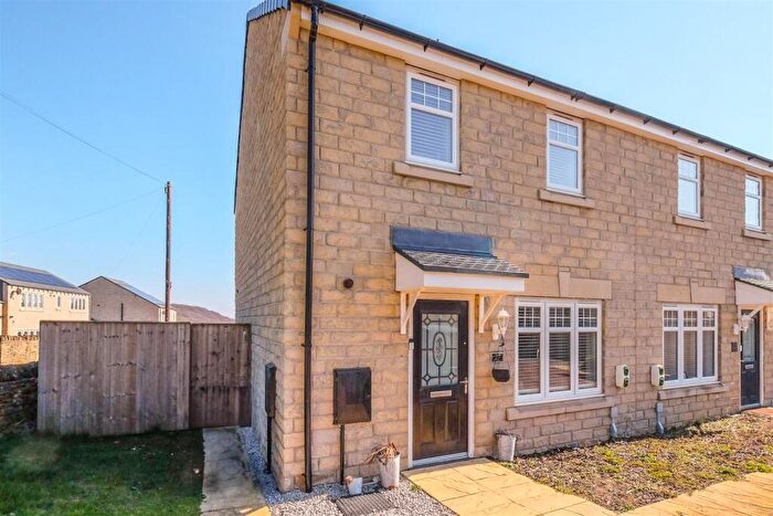 3 Bedroom Semi-Detached House To Rent In Forest Court, Huddersfield, HD2