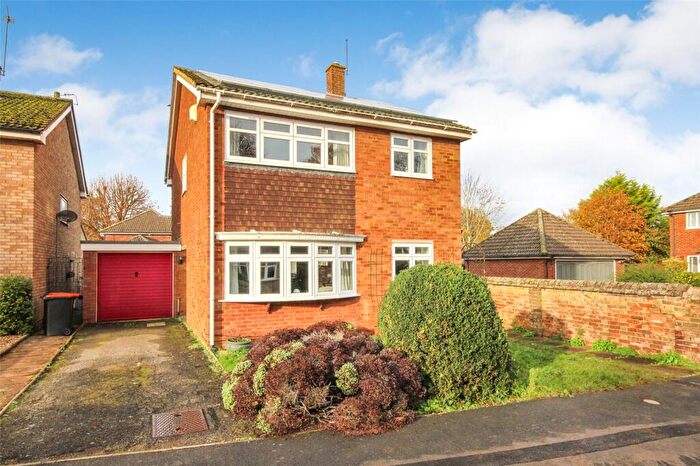 4 Bedroom Detached House For Sale In Grange Gardens, Toddington, Bedfordshire, LU5