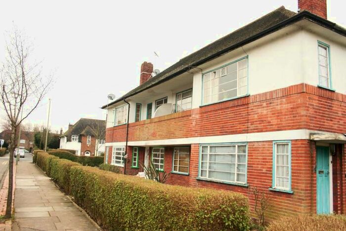 2 Bedroom Maisonette To Rent In Denison Close, London, N2