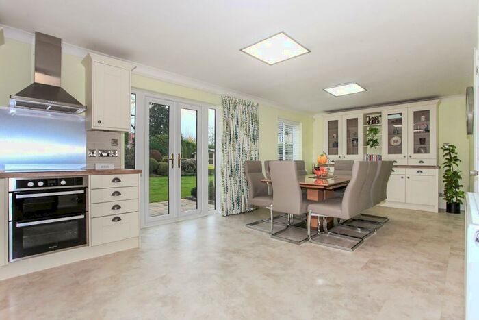 4 Bedroom House To Rent In Derby Drive, Peterborough, PE1