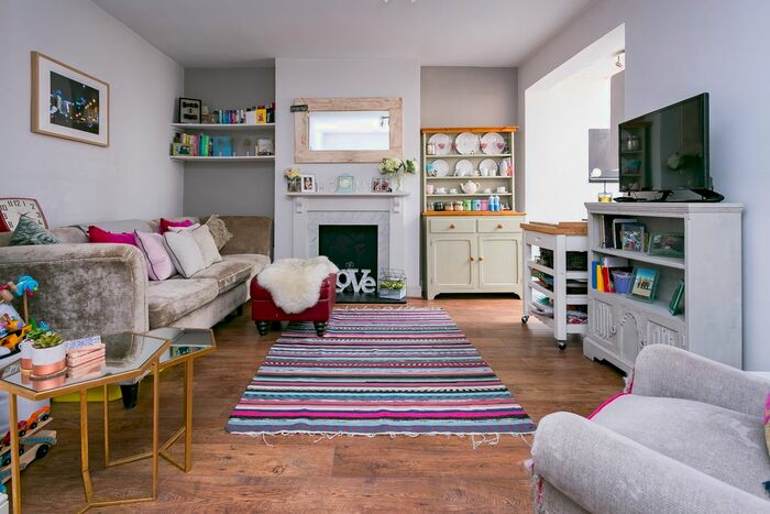 2 Bedroom Flat To Rent In Streatham Vale, London, SW16