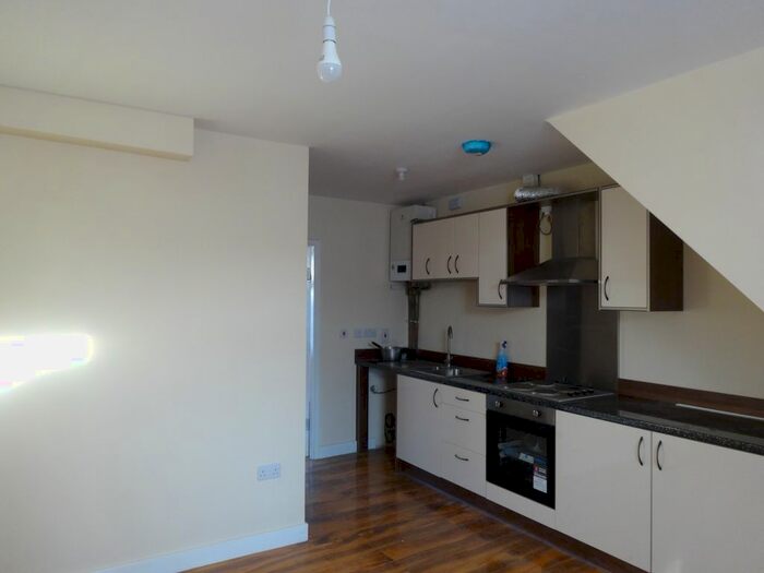 2 Bedroom Flat To Rent In Greenlane Road, Leicester, LE5