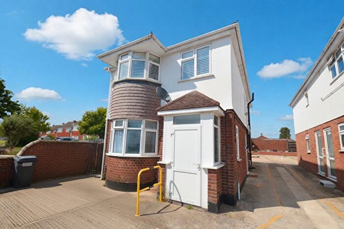2 Bedroom Flat To Rent In Main Street, Feltham, TW13