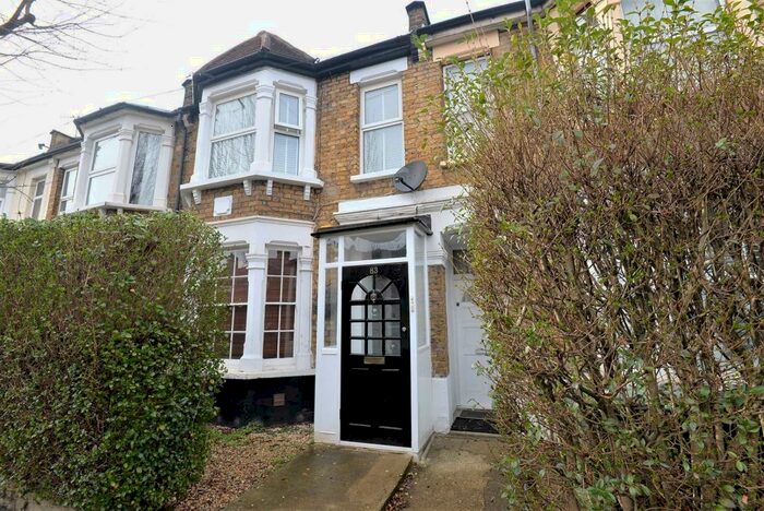 2 Bedroom Flat To Rent In Claude Road, Leyton, London, E10