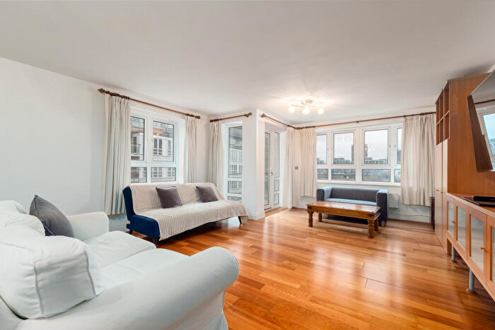 3 Bedroom Flat For Sale In St. Davids Square, London, E14