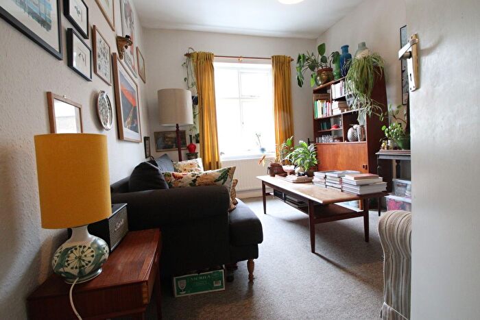 1 Bedroom Flat To Rent In York Rise, London, NW5