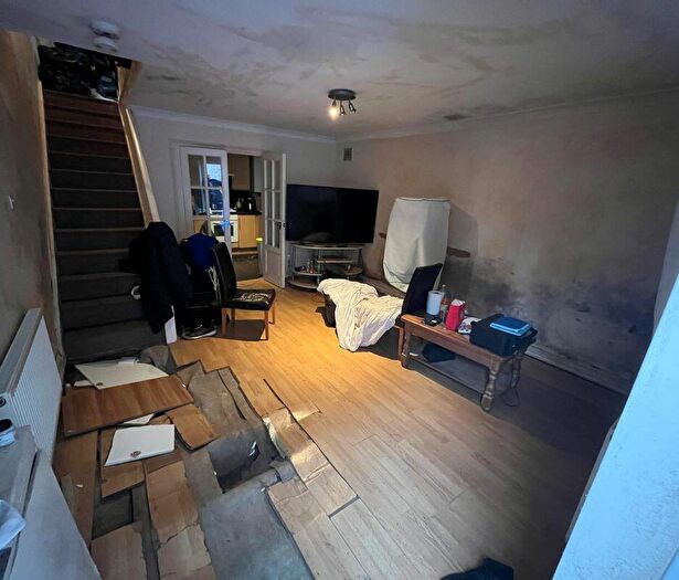 2 Bedroom Detached House For Sale In D Barrington Road, Manor Park, London, E12