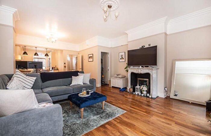 3 Bedroom Apartment To Rent In Shroton Street, Marylebone, London, NW1