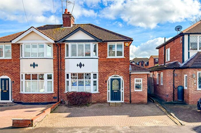 3 Bedroom Semi Detached House For Sale In Ely Road, St. Albans, Hertfordshire, AL1