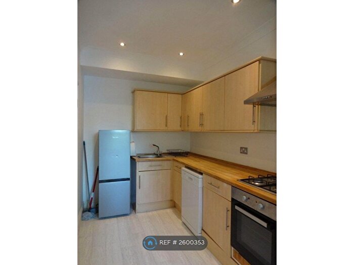 2 Bedroom Flat To Rent In Cavendish Road, London, SW12