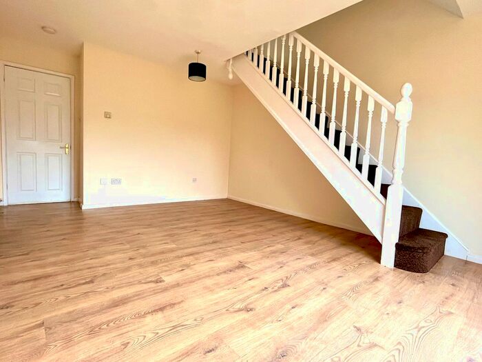 2 Bedroom Property To Rent In Lakefield Road, Littlemore, Oxford, OX4